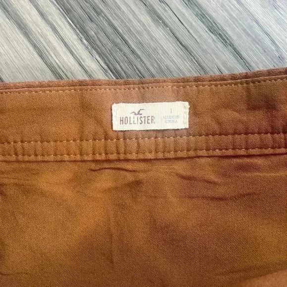 HOLLISTER | Brown faux suede button up mini skirt - Picture 5 of 10